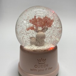 كرة ثلج بطارية كبير شجرة وغزال زهري